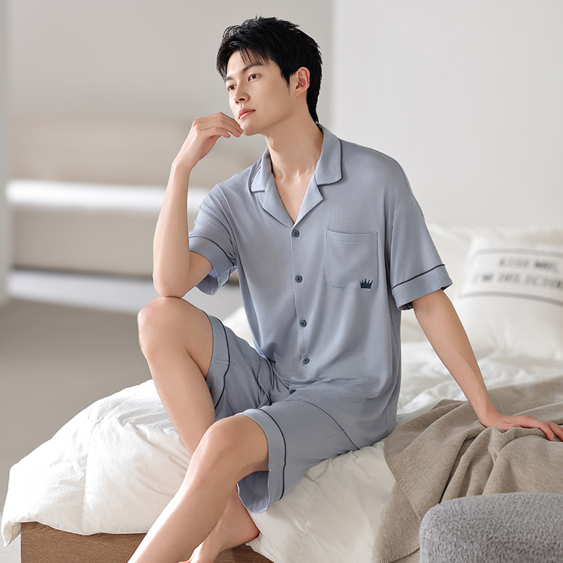 Set pijamale bărbați Lyocell – vară, ușor, top cu mânecă scurtă și pantaloni scurți, ultra moale pentru confort acasă, potrivit pentru purtare în exterior.