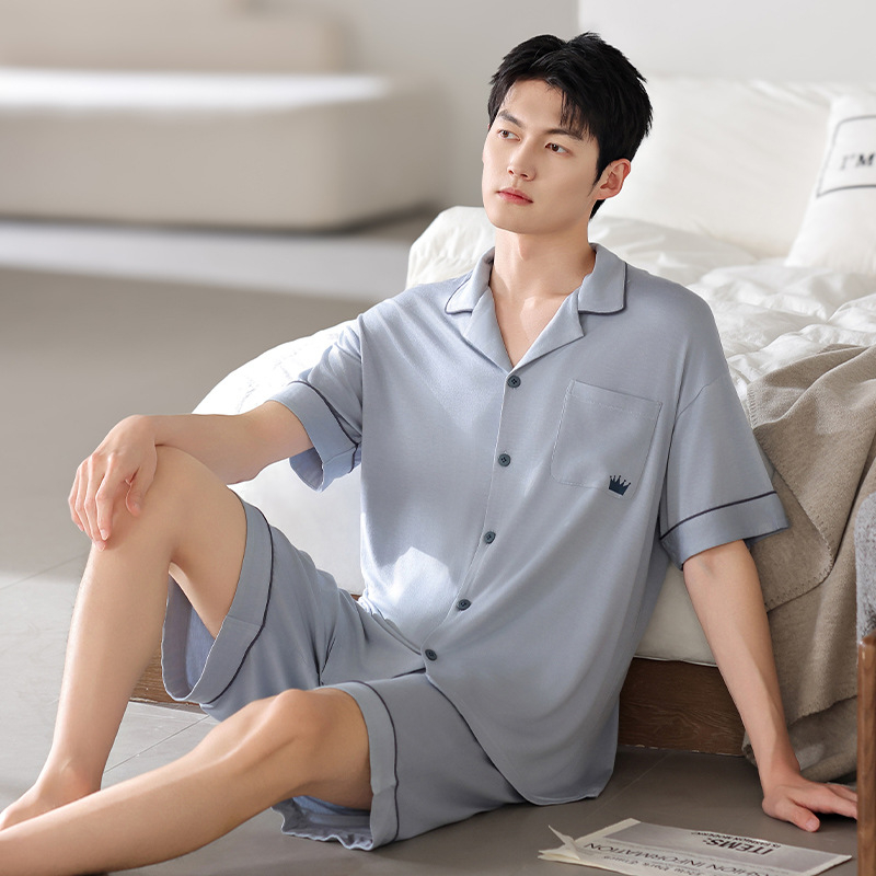 Set pijamale bărbați Lyocell – vară, ușor, top cu mânecă scurtă și pantaloni scurți, ultra moale pentru confort acasă, potrivit pentru purtare în exterior.