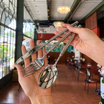 Set de tacâmuri occidentale din oțel inoxidabil, cu finisaj ciocănit și luciu oglindă, cu cuțit pentru steak cu model circular diamantat, lingură și furculiță, 3 piese, stil hotel