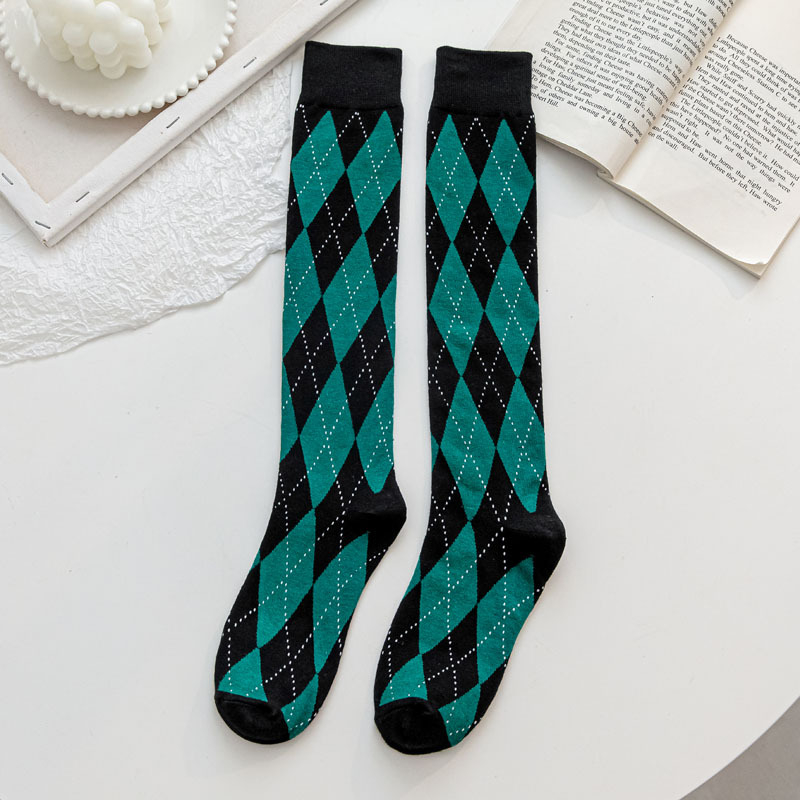 Șosete mid-calf în stil colegial, cu model diamant, alb-negru în carouri, retro