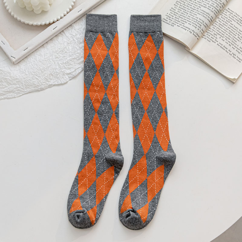 Șosete mid-calf în stil colegial, cu model diamant, alb-negru în carouri, retro
