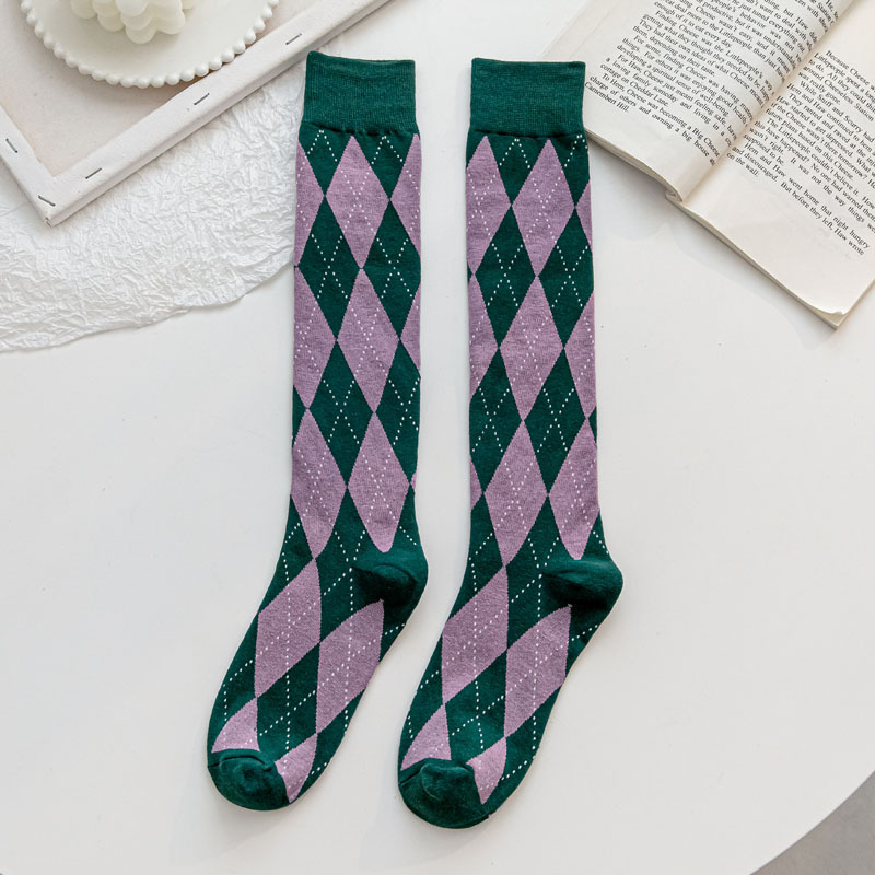 Șosete mid-calf în stil colegial, cu model diamant, alb-negru în carouri, retro