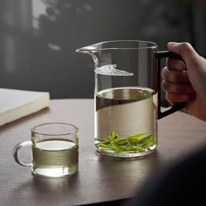 ceașcă din sticlă groasă cu separator de ceai, ceașcă în formă de semilună cu filtru încorporat