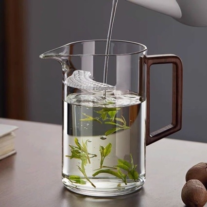 ceașcă din sticlă groasă cu separator de ceai, ceașcă în formă de semilună cu filtru încorporat