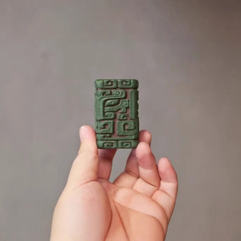 Tea pet din argilă violetă Yixing, model relief Taotie, suport pentru capac și accesoriu pentru tava de ceai, set de ceai în stil chinezesc pentru uz casnic, mic ornament decorativ