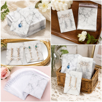 Card de prezentare a bijuteriilor din marmură albă, în stil nordic, pentru cercei și coliere, cu pungă autoetanșantă și cârlige transparente pentru urechi