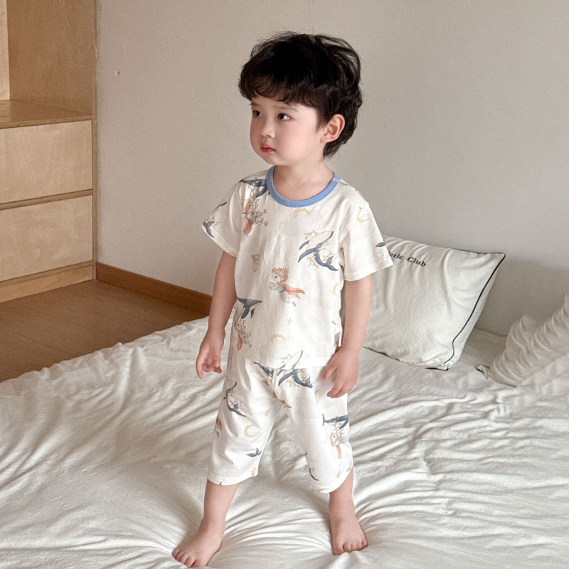 Set de vară pentru copii din două piese: tricou cu mânecă scurtă și pantaloni scurți din modal Lenzing, respirabil, unisex.