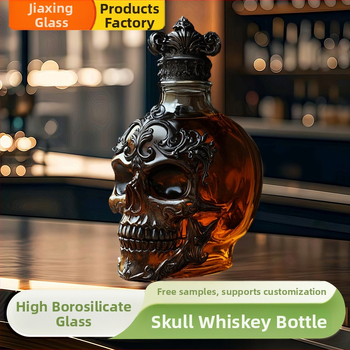 Decantator de whisky cu craniu din sticlă