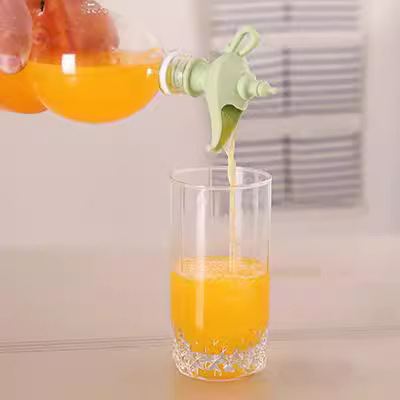 Dozator de vin din silicon în formă de lampă Aladin, cu dop de sticlă vid