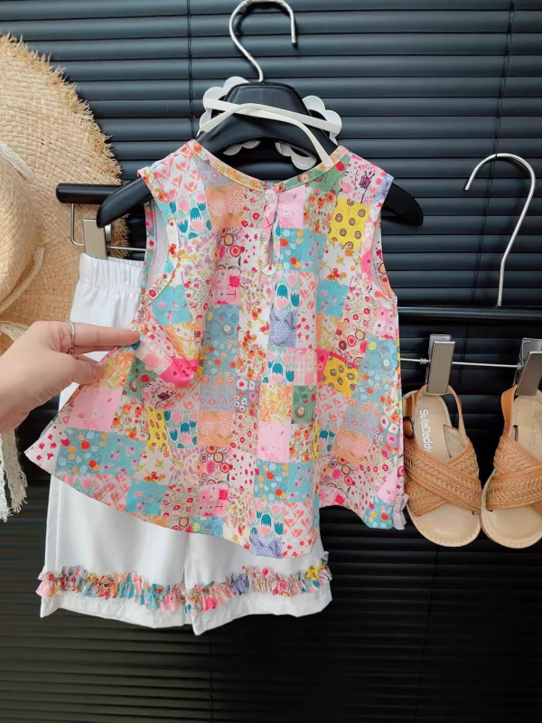 Set fetiță: top fără mâneci floral și pantaloni capri – vară 2026