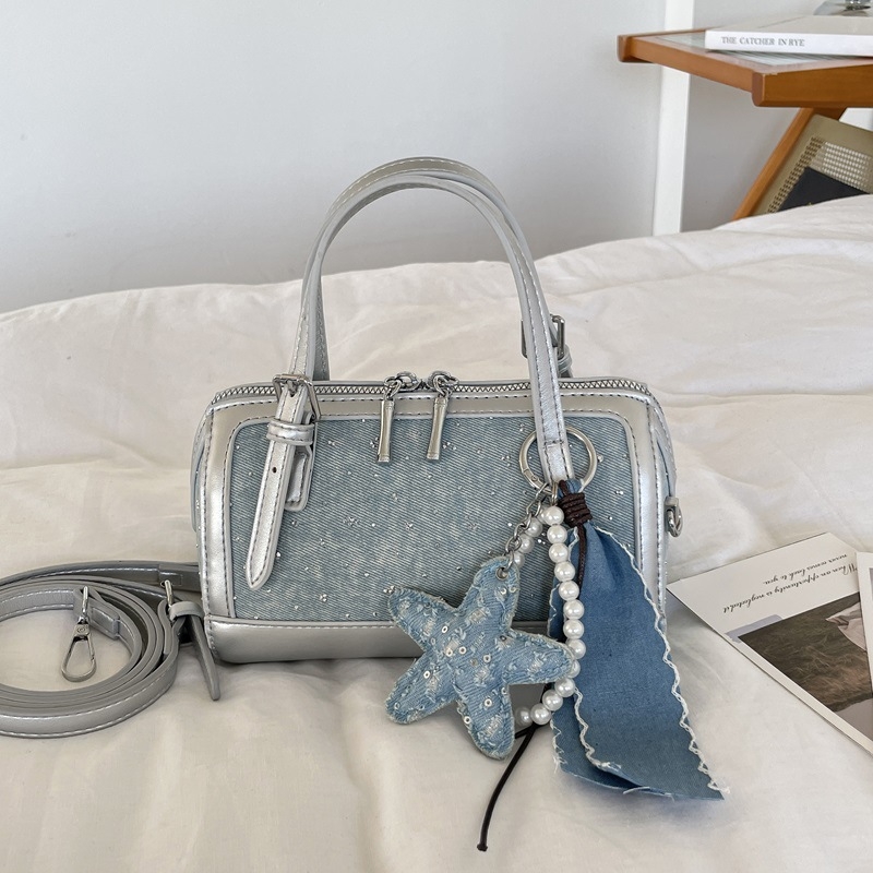 Geantă din denim, vară 2026, geantă mică pătrată crossbody, stil casual cu accente color-block