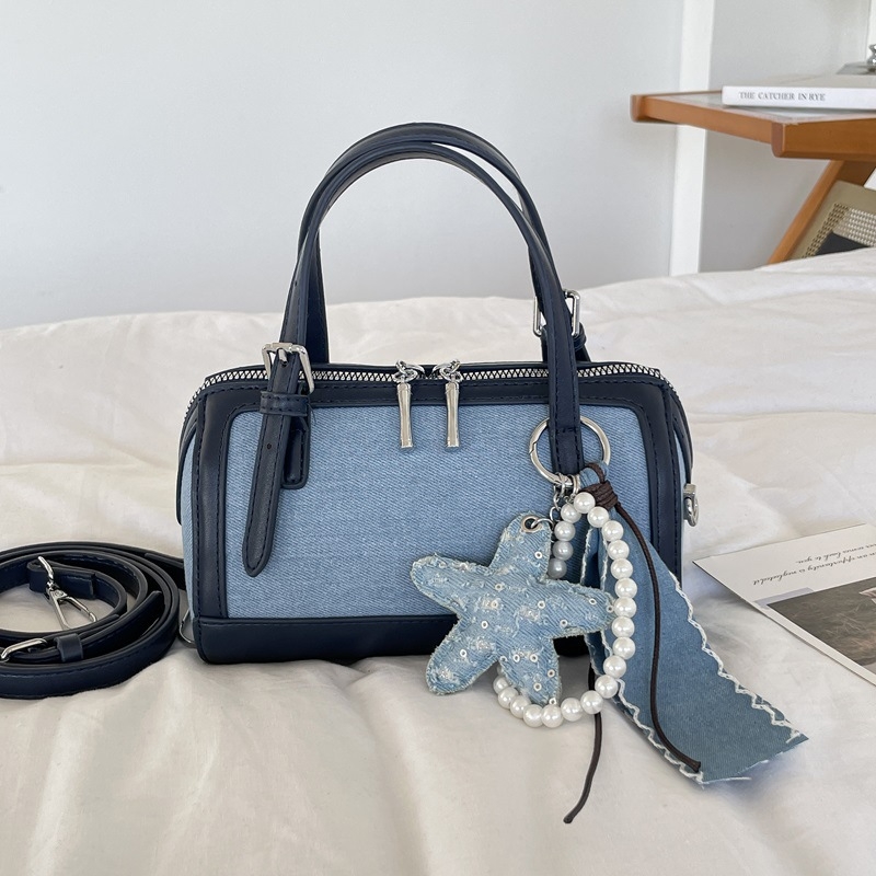 Geantă din denim, vară 2026, geantă mică pătrată crossbody, stil casual cu accente color-block