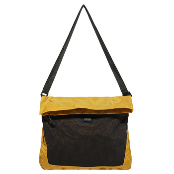 Geantă crossbody din pânză, casual funcțională, design minimalist, pentru naveta zilnică, primăvara 2026