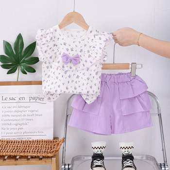 Set de două piese pentru fete, vară 2025, top cu mâneci scurte și pantaloni scurți, imprimeu floral allover cu fundă și guler mare.