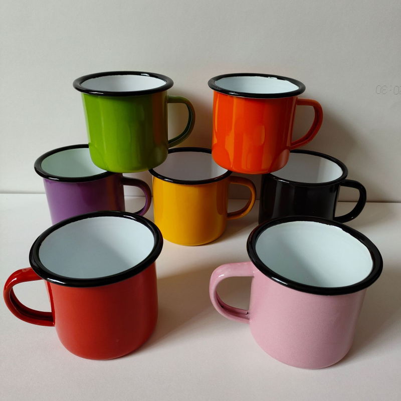 Căniță din email cu margine curbată, imprimare logo disponibilă, ceașcă nostalgică, interior alb, exterior colorat, recipient din fier pentru ceai, cadou festiv