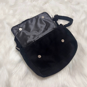 Geantă crossbody din velur, curea de umăr din lanț și clapă, culoare uni