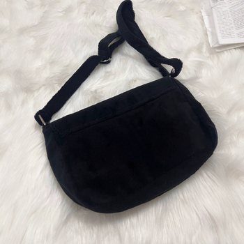 Geantă crossbody din velur, curea de umăr din lanț și clapă, culoare uni