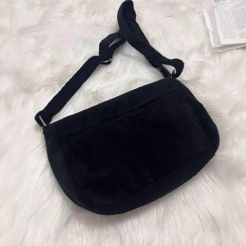 Geantă crossbody din velur, curea de umăr din lanț și clapă, culoare uni