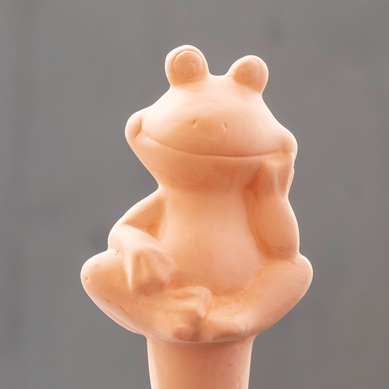 Sistem de udare din ceramică roșie cu irigare prin picurare pentru ghivece