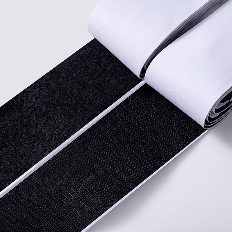 Husa de canapea cu Velcro pentru fixarea pernelor, material nylon-poliester 50/50, spate aderent puternic și închidere cu cârlig și buclă pentru anti-derapare la spate.
