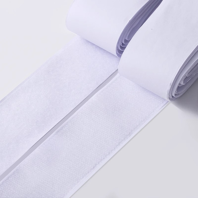 Husa de canapea cu Velcro pentru fixarea pernelor, material nylon-poliester 50/50, spate aderent puternic și închidere cu cârlig și buclă pentru anti-derapare la spate.