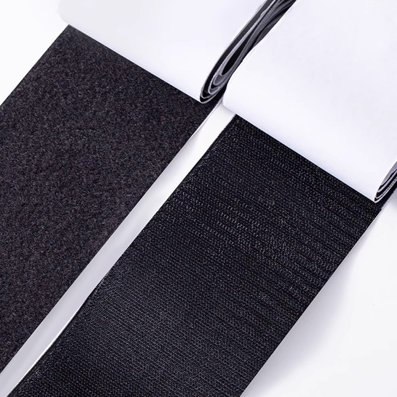 Husa de canapea cu Velcro pentru fixarea pernelor, material nylon-poliester 50/50, spate aderent puternic și închidere cu cârlig și buclă pentru anti-derapare la spate.