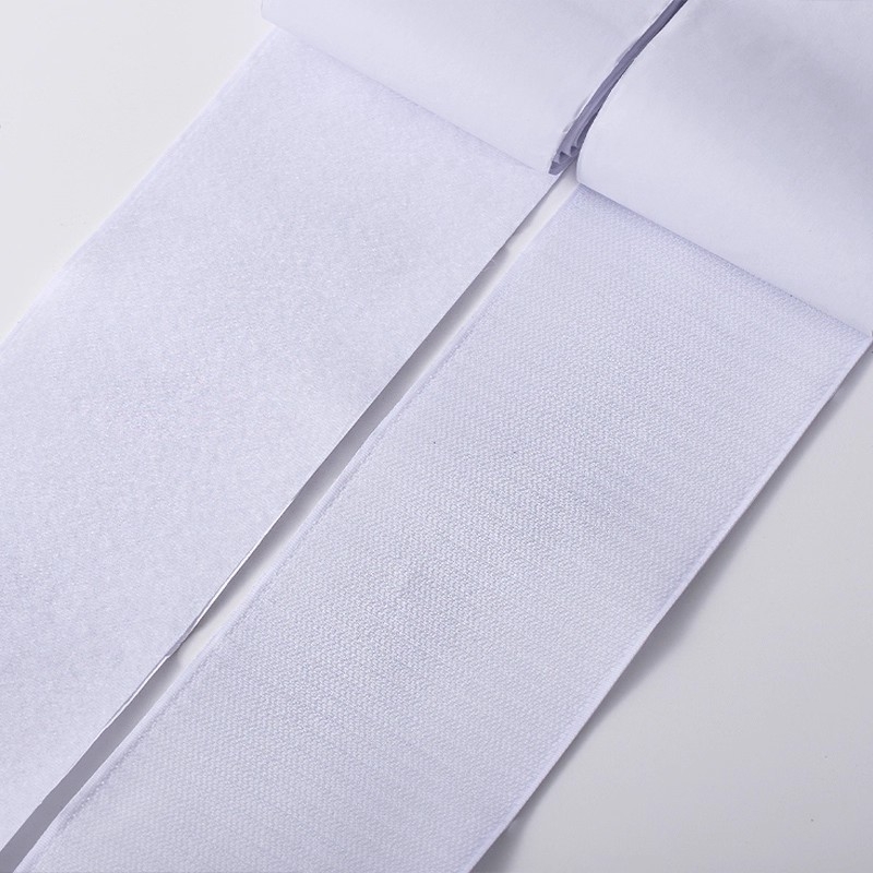 Husa de canapea cu Velcro pentru fixarea pernelor, material nylon-poliester 50/50, spate aderent puternic și închidere cu cârlig și buclă pentru anti-derapare la spate.