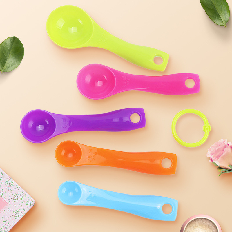 Set de 5 linguri măsură colorate, cu marcaje de dimensiune, material durabil, sigur pentru alimente, pentru gătit și coacere