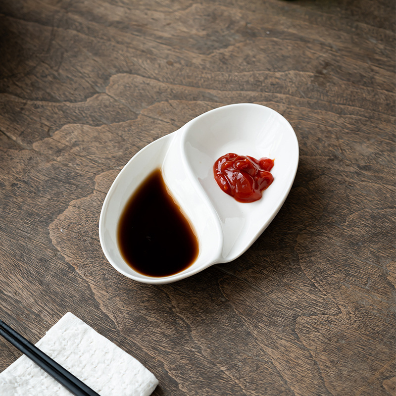 Vas pentru condimente în formă de inimă, cu două compartimente, din porțelan, pentru sosuri hot pot, oțet și ketchup.