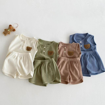 Set de vară pentru copii, două piese: tricou fără mânece cu textură fagure și pantaloni scurți cu imprimeu ursuleț