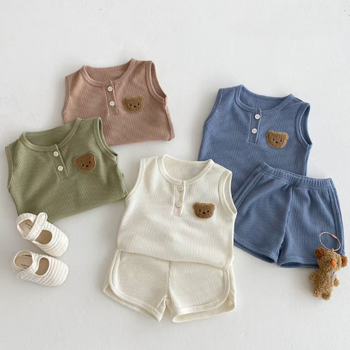 Set de vară pentru copii, două piese: tricou fără mânece cu textură fagure și pantaloni scurți cu imprimeu ursuleț