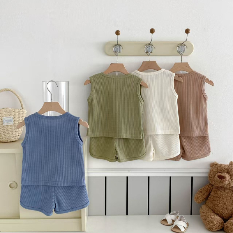 Set de vară pentru copii, două piese: tricou fără mânece cu textură fagure și pantaloni scurți cu imprimeu ursuleț