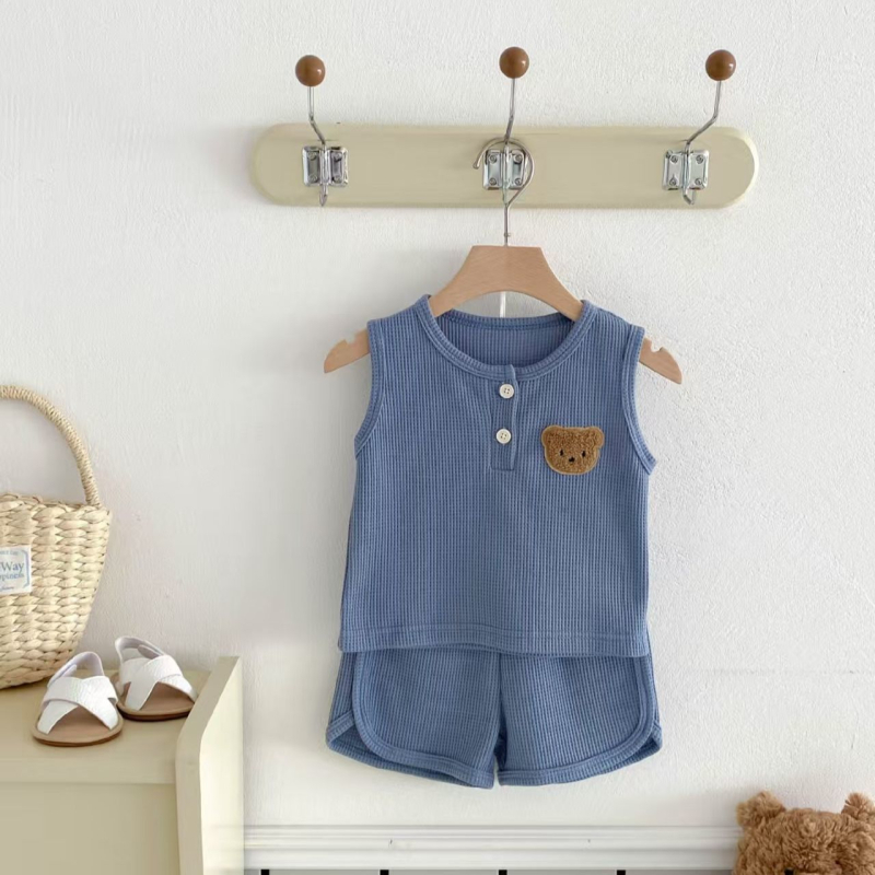 Set de vară pentru copii, două piese: tricou fără mânece cu textură fagure și pantaloni scurți cu imprimeu ursuleț