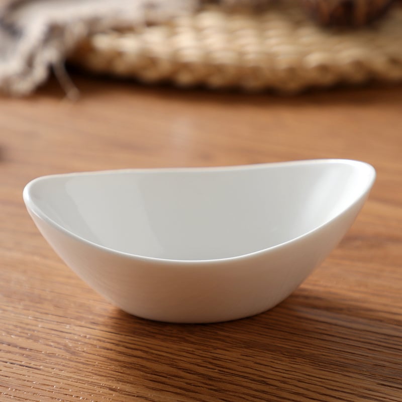 Farfurie mică de porțelan alb pentru condimente și sosuri, design minimalist modern