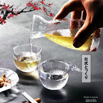 Set de sake în stil japonez, cu pahar în formă de cioc de vultur și încălzitor din cristal