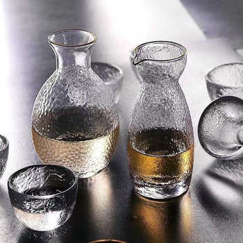 Set de sake în stil japonez, cu pahar în formă de cioc de vultur și încălzitor din cristal