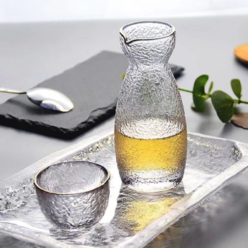 Set de sake în stil japonez, cu pahar în formă de cioc de vultur și încălzitor din cristal