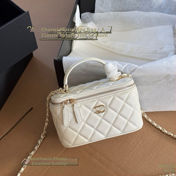 Geantă mini box din piele pentru femei, model quilt diamantat, etichetă Gold Label, pentru umăr sau crossbody.