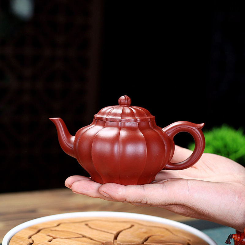 Ceainic din lut mov, lucrat manual, cu husă brocard, set Da Hong Pao Gongfu, capac cu nervuri