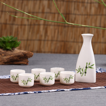 Set de vin din porțelan în stil antic, 7 piese, cu un recipient ceramic triunghiular și șase pahare, în cutie cadou