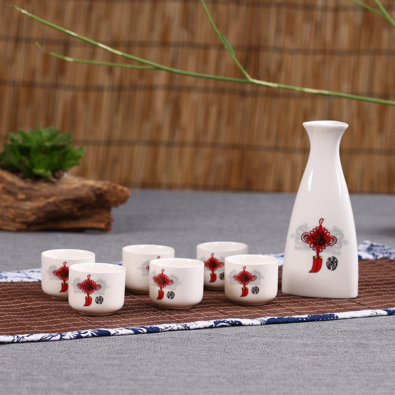 Set de vin din porțelan în stil antic, 7 piese, cu un recipient ceramic triunghiular și șase pahare, în cutie cadou