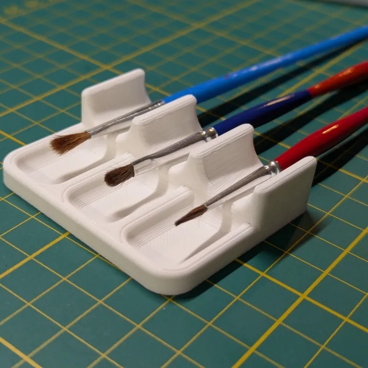Suport pentru pensule tipărit 3D, portabil și ușor de curățat