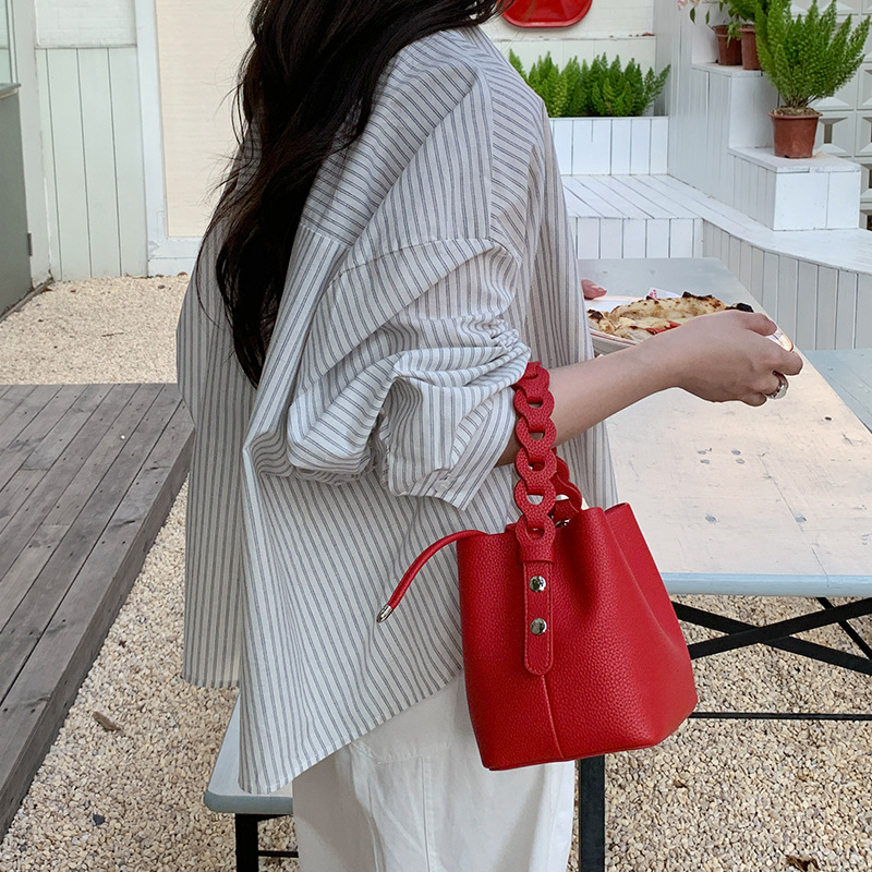 Geantă bucket cu design niche, geantă de umăr tricotată casual, mini crossbody, primăvara 2026