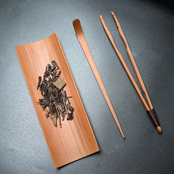 Set de ceai din bambus pentru ceremonial Kung Fu cu accesorii – clemă pentru ceai, ac pentru ceai, linguriță pentru ceai, suport pentru ceai și set cu șase unelte