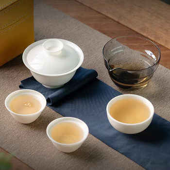 Set Gongfu pentru călătorii cu gaiwan din trei părți - ceramic, o oală și trei cești, portabil