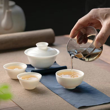 Set Gongfu pentru călătorii cu gaiwan din trei părți - ceramic, o oală și trei cești, portabil