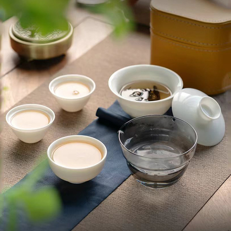 Set Gongfu pentru călătorii cu gaiwan din trei părți - ceramic, o oală și trei cești, portabil
