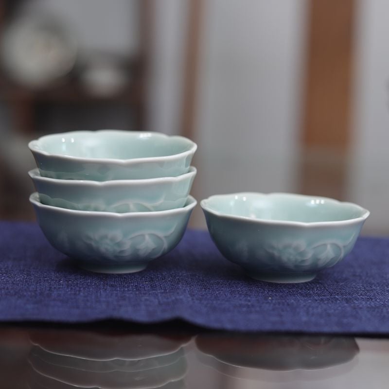Ceașcă Gongfu din porțelan celadon cu relief de bujor