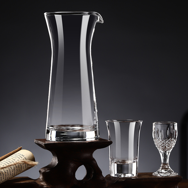 Set din sticlă cu separator pentru băuturi și pahare de vin, cu decantor graduat