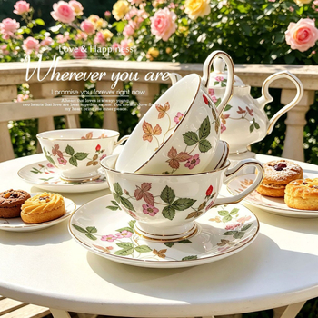 Set cafea din porțelan de oase cu model căpșuni sălbatice, stil european, set elegant pentru ceaiul de după-amiază